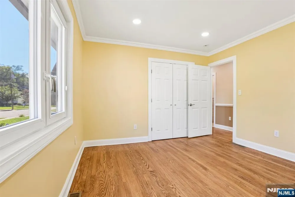 50 Lincoln Place Waldwick, NJ 07463