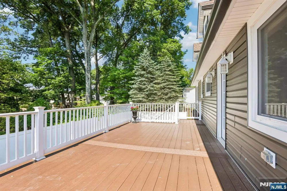 50 Lincoln Place Waldwick, NJ 07463