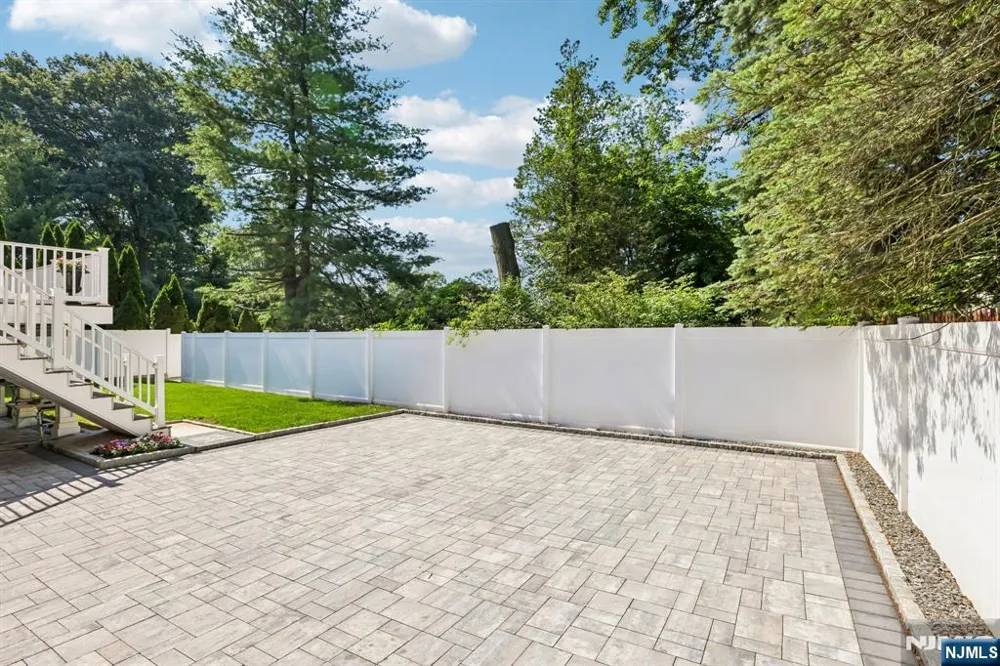 50 Lincoln Place Waldwick, NJ 07463