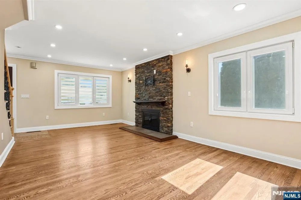 50 Lincoln Place Waldwick, NJ 07463