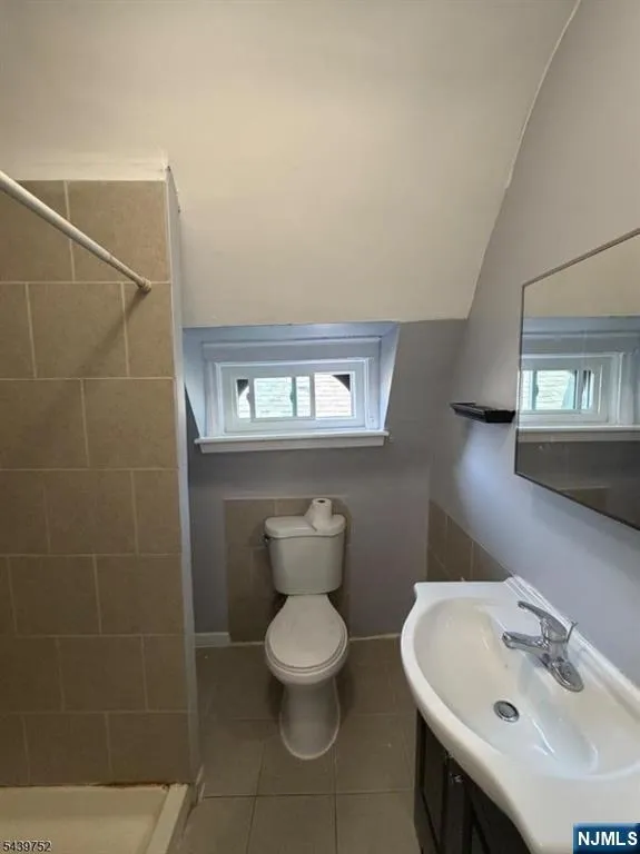 58 5th Street Newark, NJ 07107