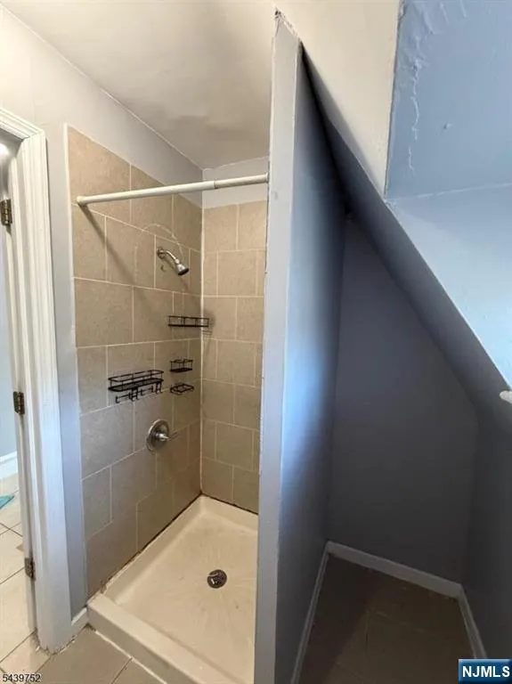 58 5th Street Newark, NJ 07107