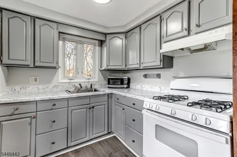 273 W Main St