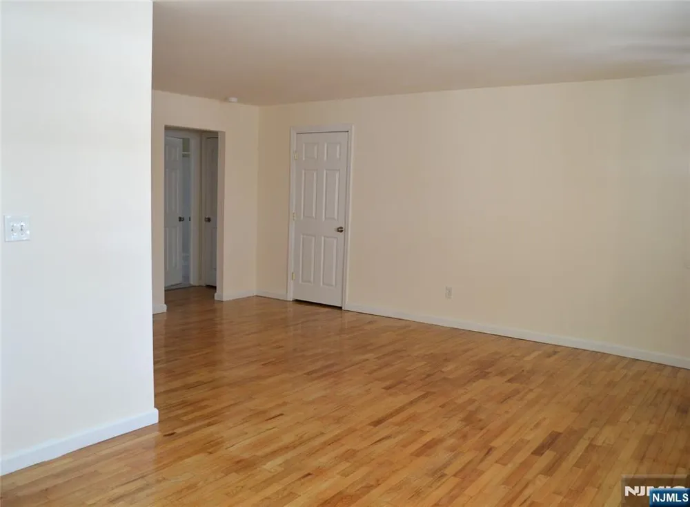 110 Midland Avenue 18A Midland Park, NJ 07432