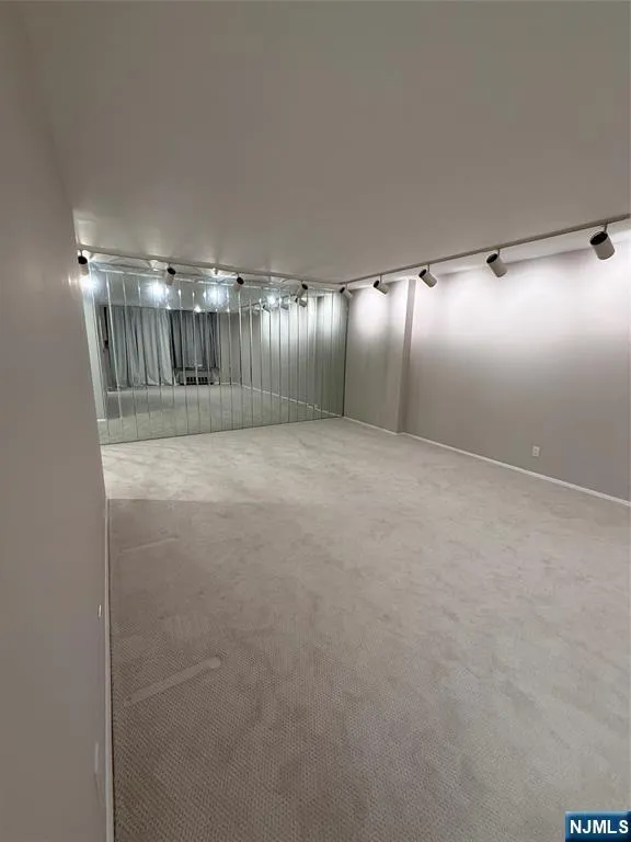 300 Winston 619 Cliffside Park, NJ 07010