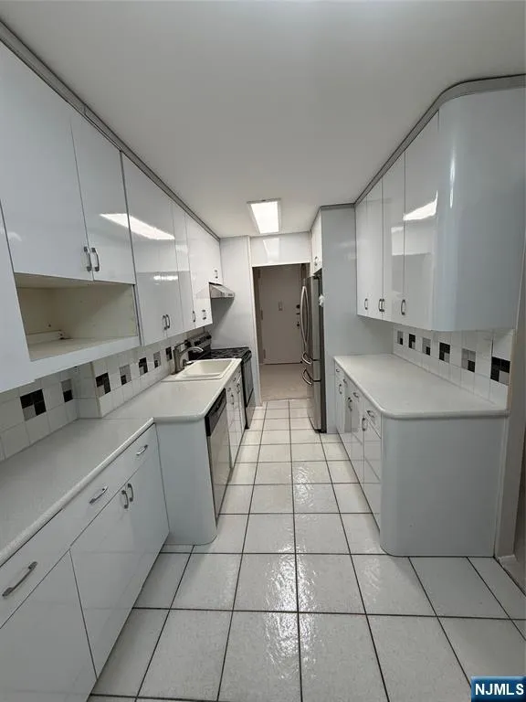300 Winston 619 Cliffside Park, NJ 07010