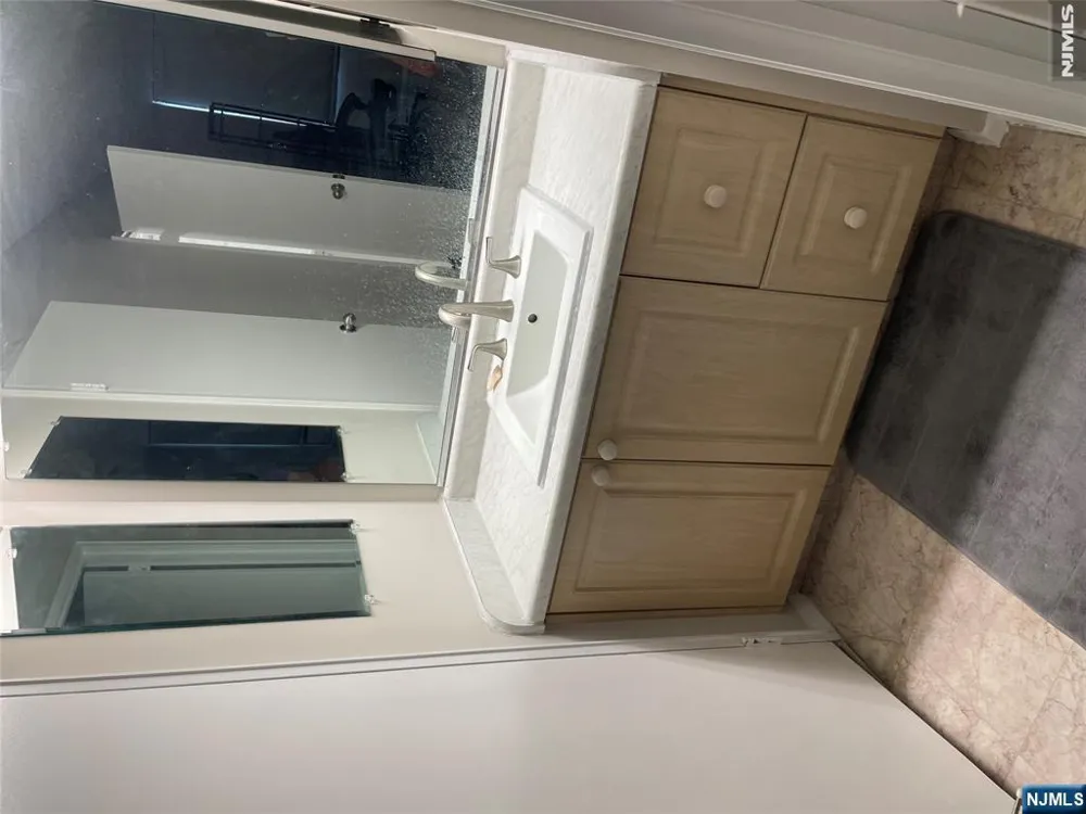300 Winston 619 Cliffside Park, NJ 07010