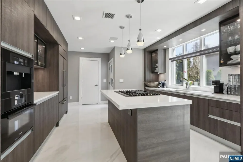 63 Roberts Road Englewood Cliffs, NJ 07632