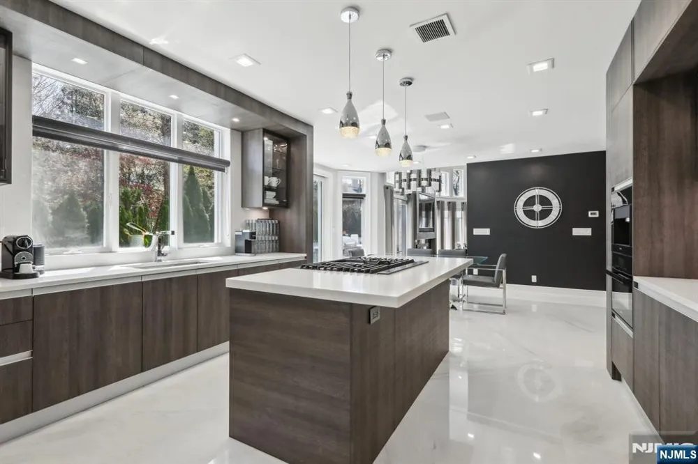 63 Roberts Road Englewood Cliffs, NJ 07632