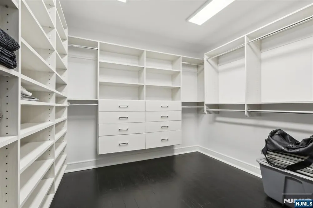 63 Roberts Road Englewood Cliffs, NJ 07632