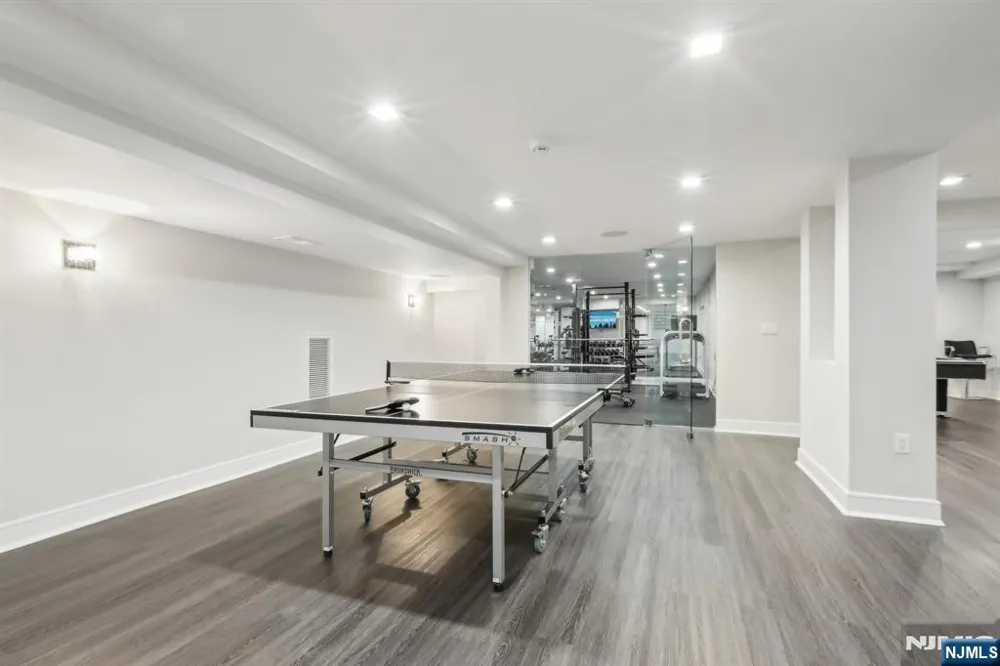 63 Roberts Road Englewood Cliffs, NJ 07632