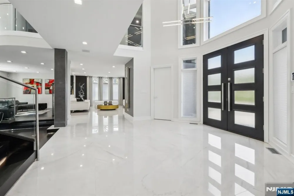 63 Roberts Road Englewood Cliffs, NJ 07632
