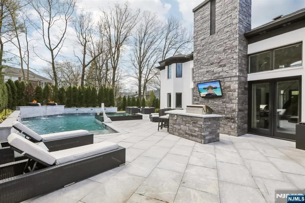63 Roberts Road Englewood Cliffs, NJ 07632