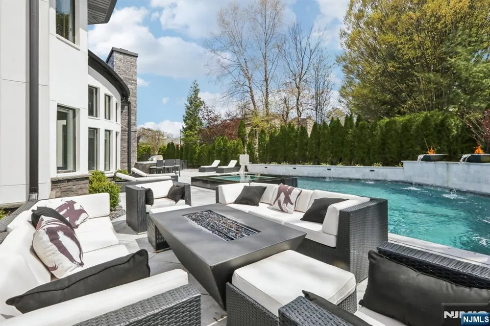 63 Roberts Road Englewood Cliffs, NJ 07632