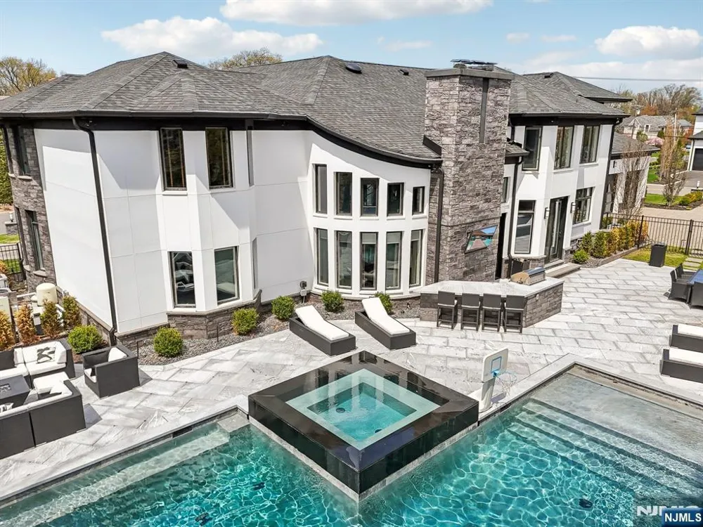 63 Roberts Road Englewood Cliffs, NJ 07632