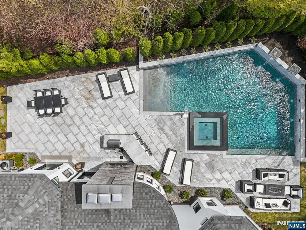63 Roberts Road Englewood Cliffs, NJ 07632