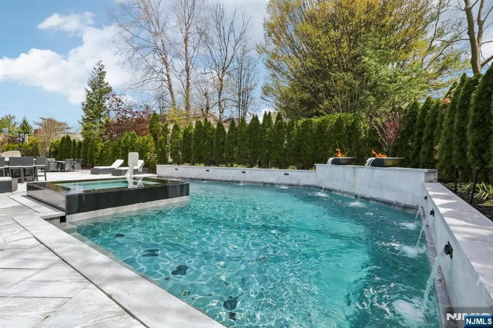 63 Roberts Road Englewood Cliffs, NJ 07632