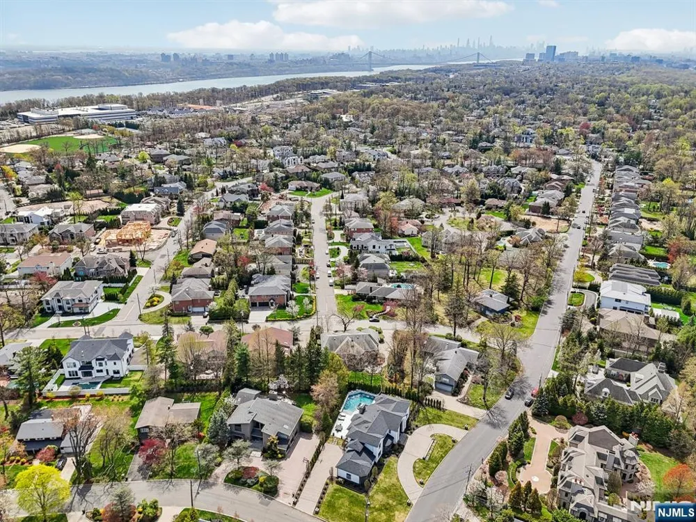 63 Roberts Road Englewood Cliffs, NJ 07632