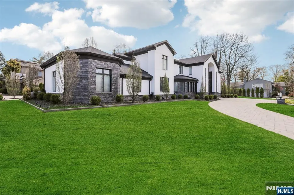 63 Roberts Road Englewood Cliffs, NJ 07632