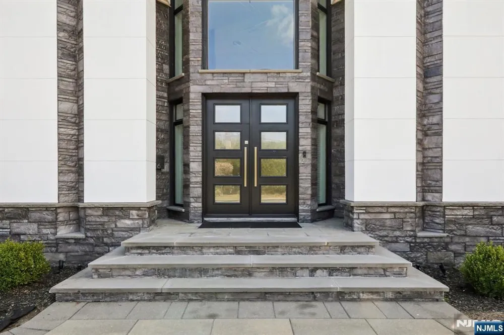 63 Roberts Road Englewood Cliffs, NJ 07632