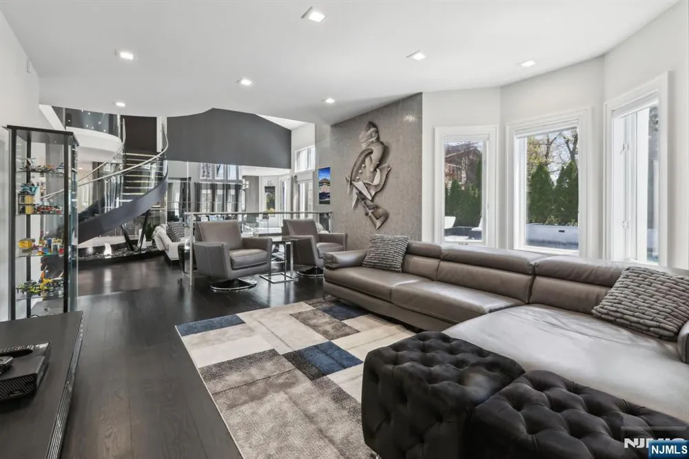 63 Roberts Road Englewood Cliffs, NJ 07632