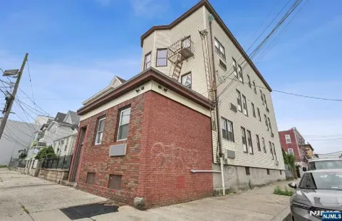 109 10th Street 2F
