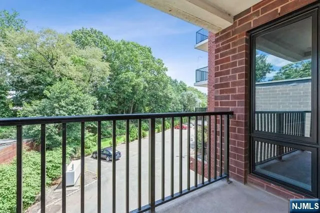 17 Meadow Road 310 Rutherford, NJ 07070