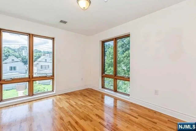 17 Meadow Road 310 Rutherford, NJ 07070