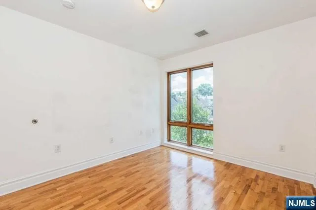 17 Meadow Road 310 Rutherford, NJ 07070