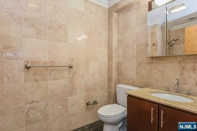 17 Meadow Road 310 Rutherford, NJ 07070
