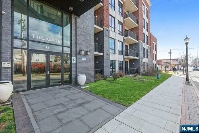 17 Meadow Road 310 Rutherford, NJ 07070