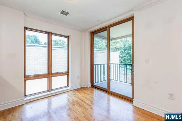 17 Meadow Road 310 Rutherford, NJ 07070