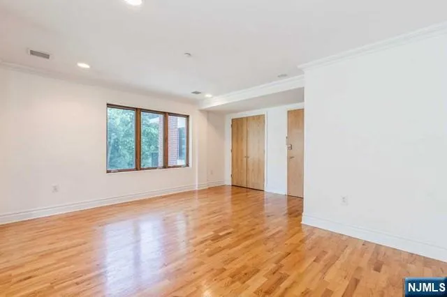 17 Meadow Road 310 Rutherford, NJ 07070