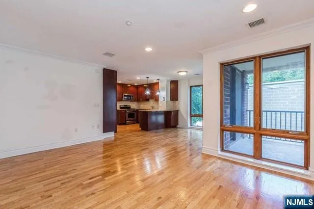 17 Meadow Road 310 Rutherford, NJ 07070