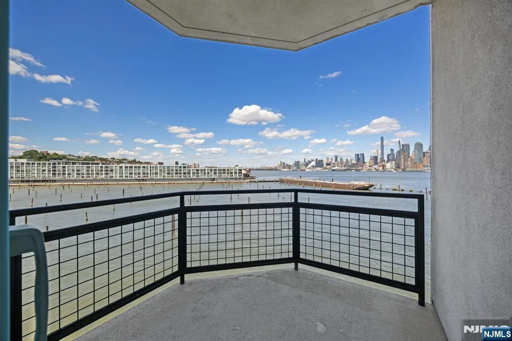 600 Harbor Boulevard 955 Weehawken, NJ 07086