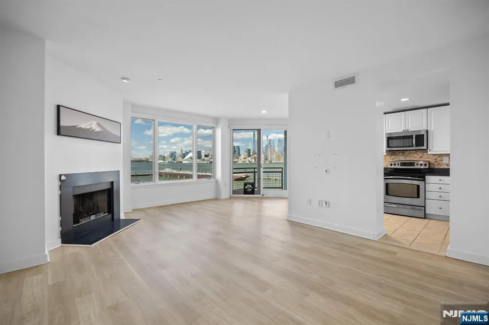 600 Harbor Boulevard 955 Weehawken, NJ 07086