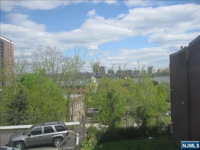 13 Columbia Terrace B Edgewater, NJ 07020