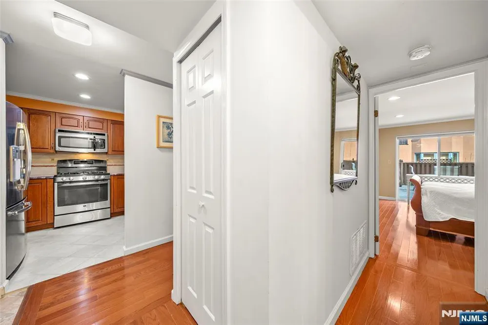 303 Ellery Court 303 Edgewater, NJ 07020