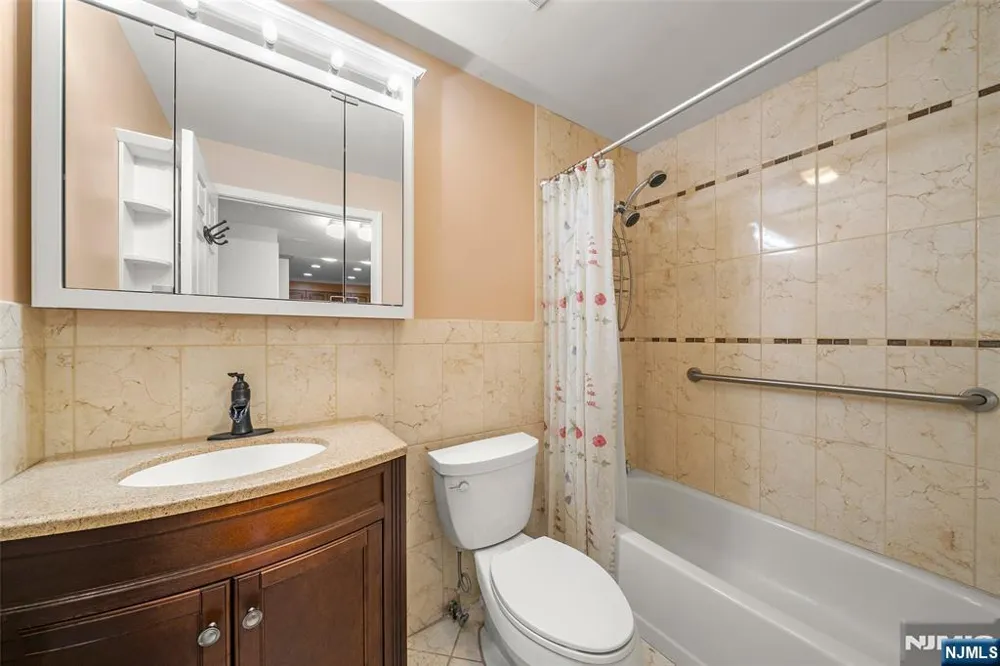 303 Ellery Court 303 Edgewater, NJ 07020