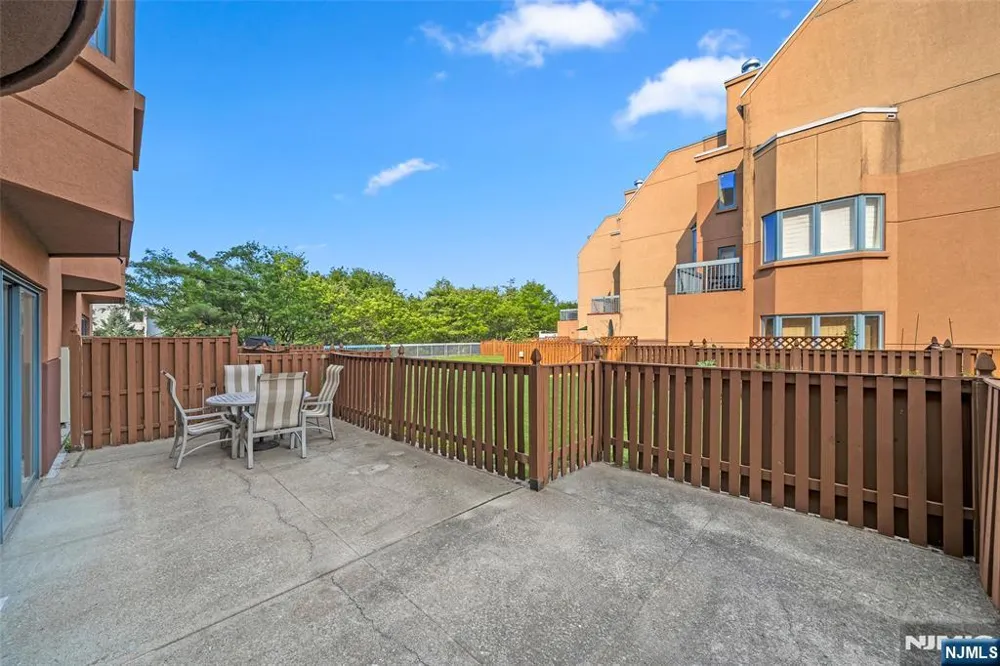 303 Ellery Court 303 Edgewater, NJ 07020