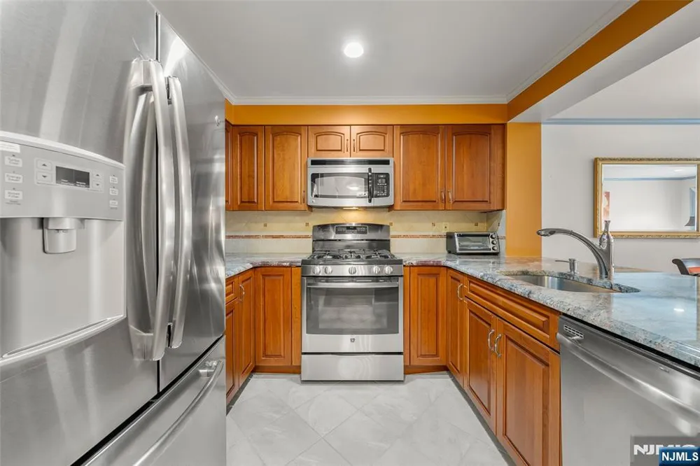 303 Ellery Court 303 Edgewater, NJ 07020