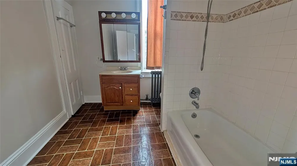 154 Undercliff Avenue 6 Edgewater, NJ 07020