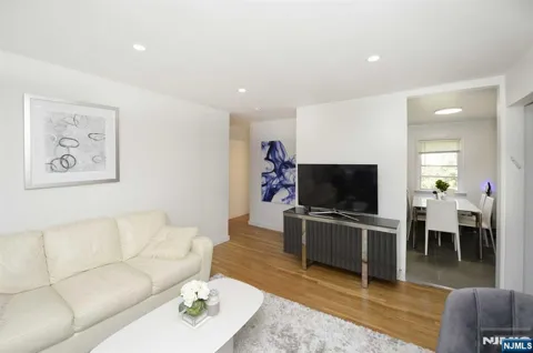 16-12 Plaza Road B