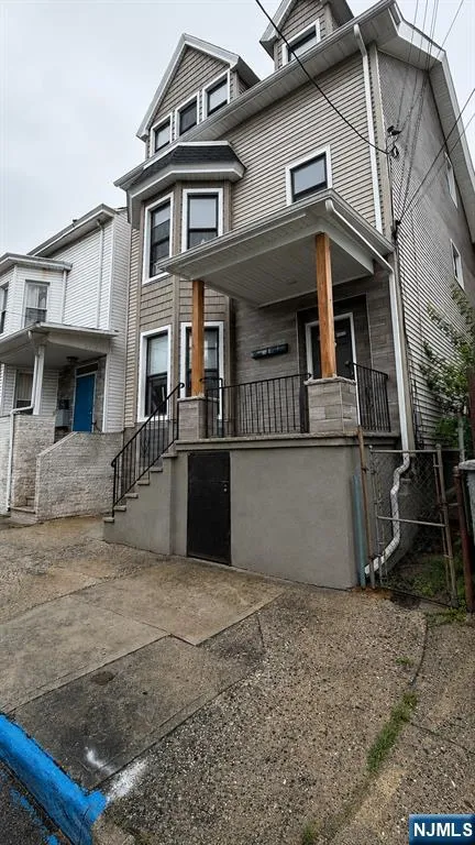 25 Oak Street 3 Paterson, NJ 07501