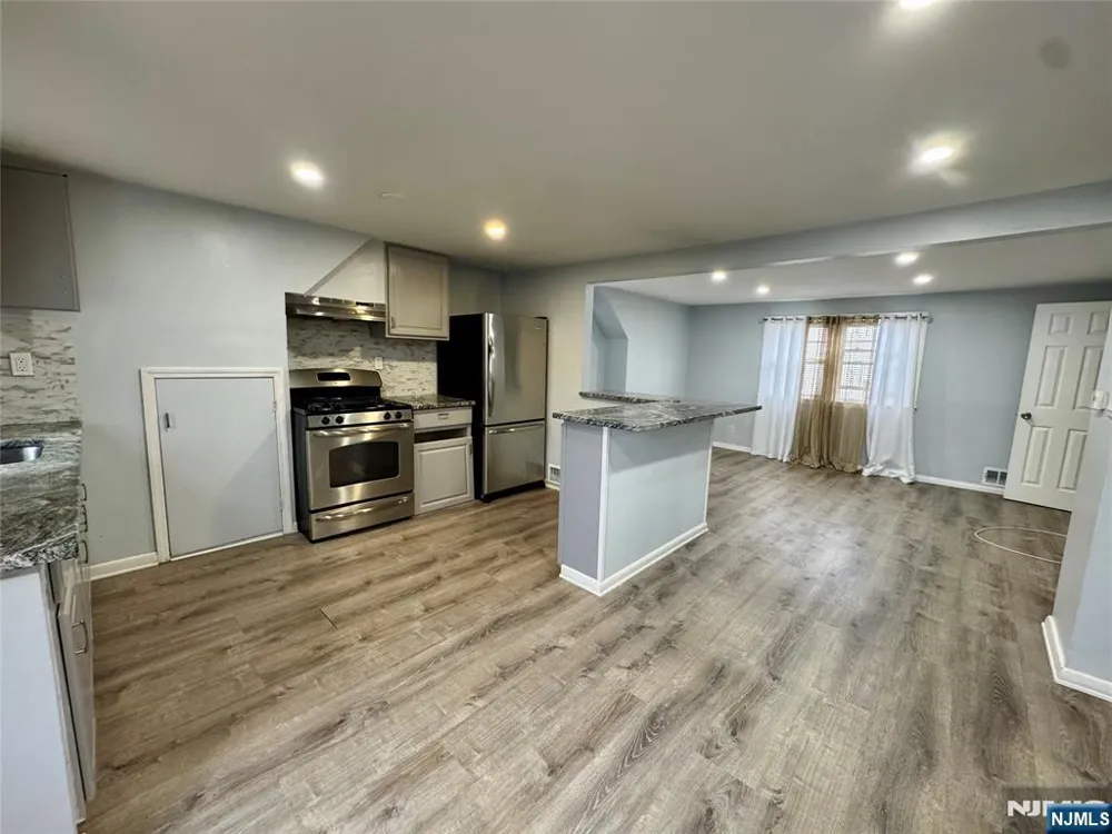 347 29th Street Paterson, NJ 07514
