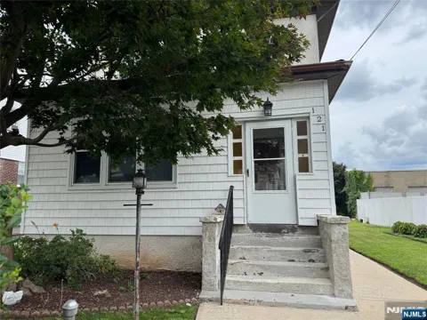 121 Humboldt Street