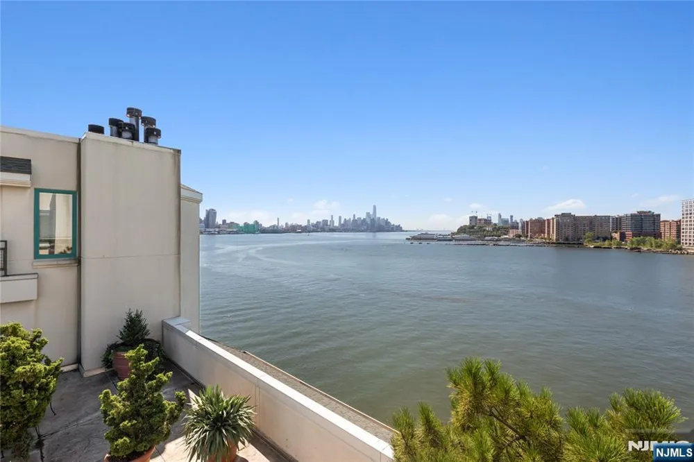 600 Harbor Boulevard 1146 Weehawken, NJ 07086