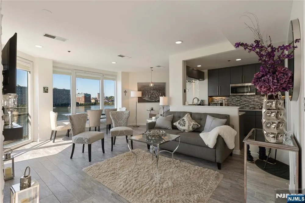 600 Harbor Boulevard 1146 Weehawken, NJ 07086