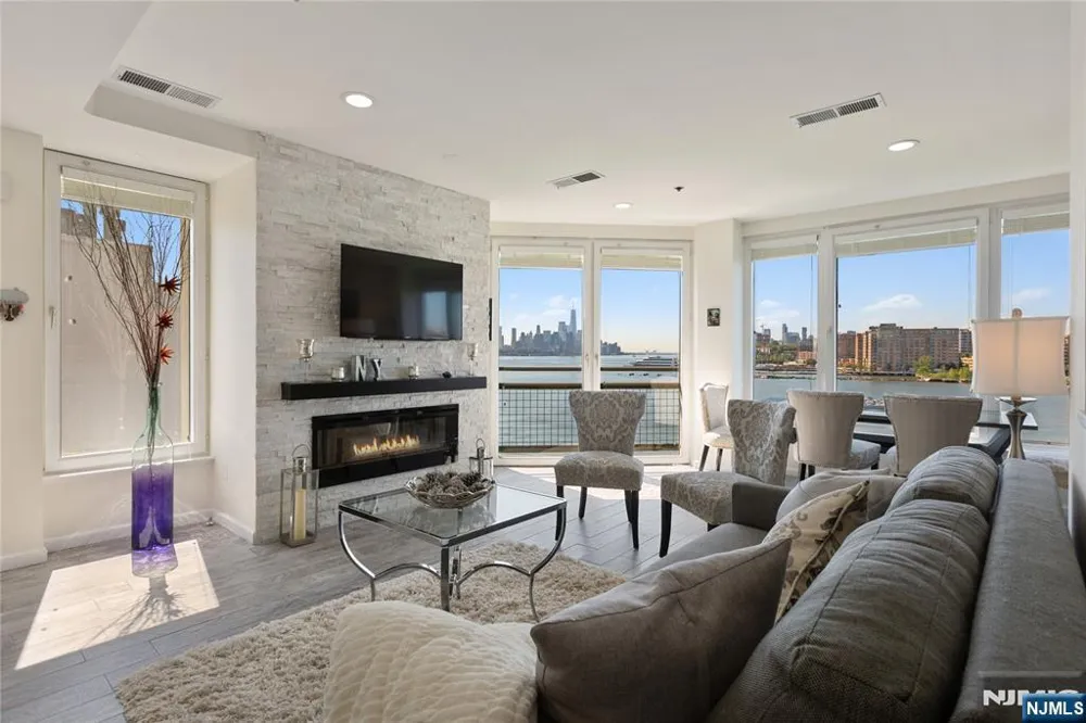 600 Harbor Boulevard 1146 Weehawken, NJ 07086