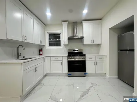 7 Circle Avenue 2